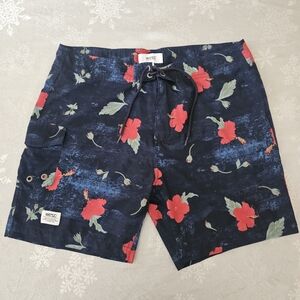 WESC Men's Floral Board Shorts Sz L Navy  Red